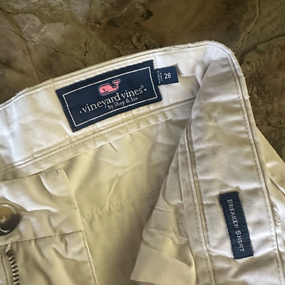 Vineyard Vines Light cream 8” shorts